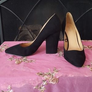 Elegant Black Women's Pumps